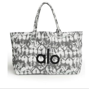 FREE w any Alo purchase from my closet